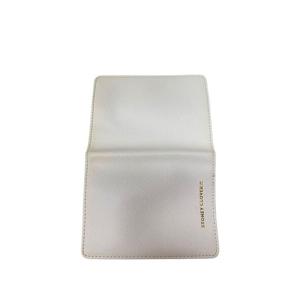 Stoney Clover Lane Textured Passport Case in Blanc New with Defect - Picture 3 of 4